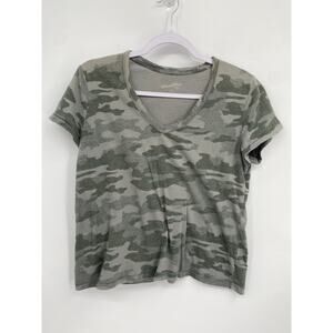Universal Thread Green Camo Short Sleeve V-neck T-shirt Women's Medium